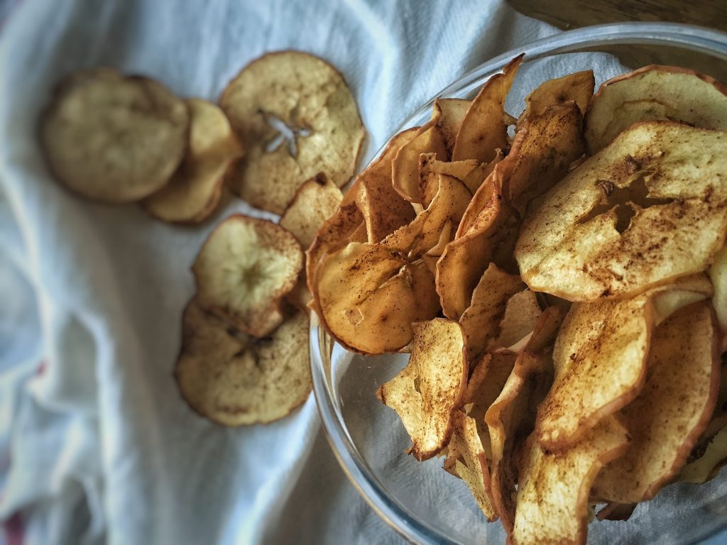 baked apple chips is one of the best healthy snacks to eat